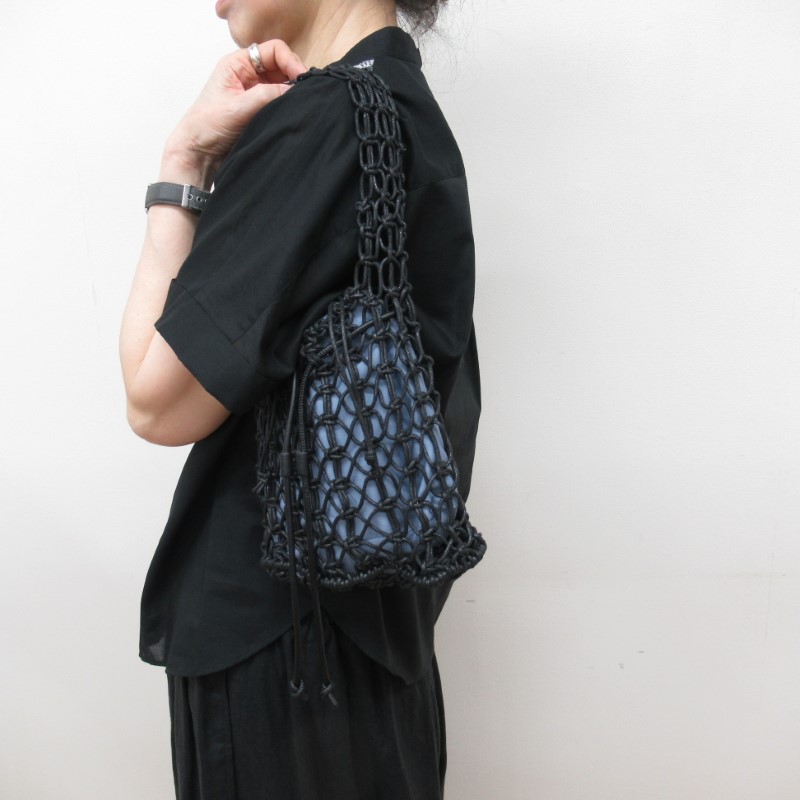 【SALE】 shesay 巾着の色で遊ぶマクラメバッグ/BK